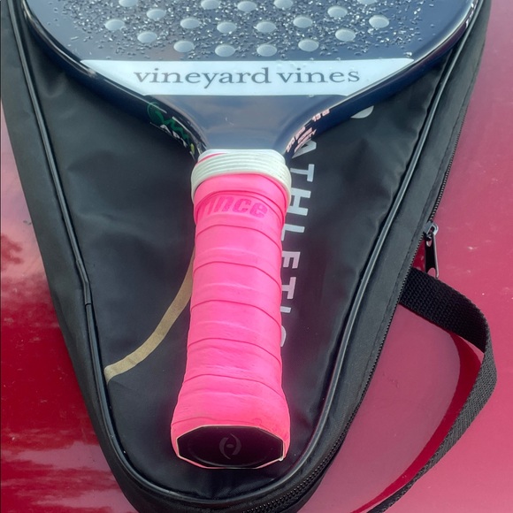 Vineyard Vines Paddle with Pink and Blue Design with carrying case - Picture 2 of 7